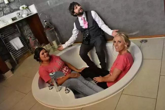 Free Wedding Video Livestream - Allan in the bath !